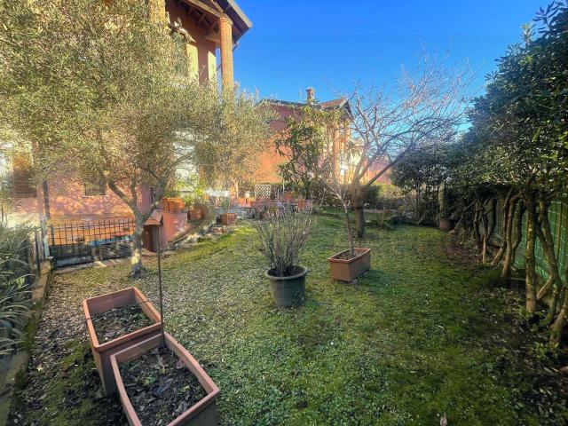 Villa Indipendente in vendita a Cascina Gaggia, Trezzano Sul Naviglio