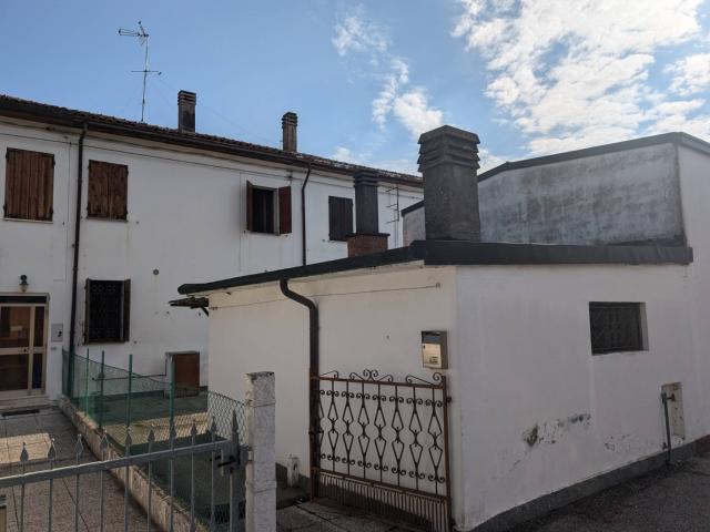 Villa Indipendente in vendita a Voghiera, Reggio Emilia