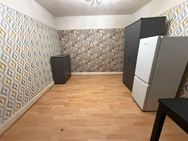 Apartment for rent in Berrylands, Greater London