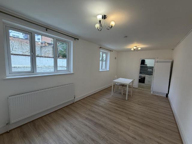 Apartment for rent in Dollis Hill, Greater London