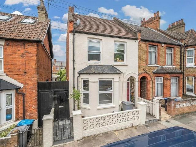 Apartment for rent in Dudden Hill, Greater London