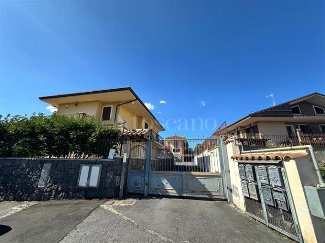 Villa Schiera in vendita a San Pietro Clarenza, Sicilia