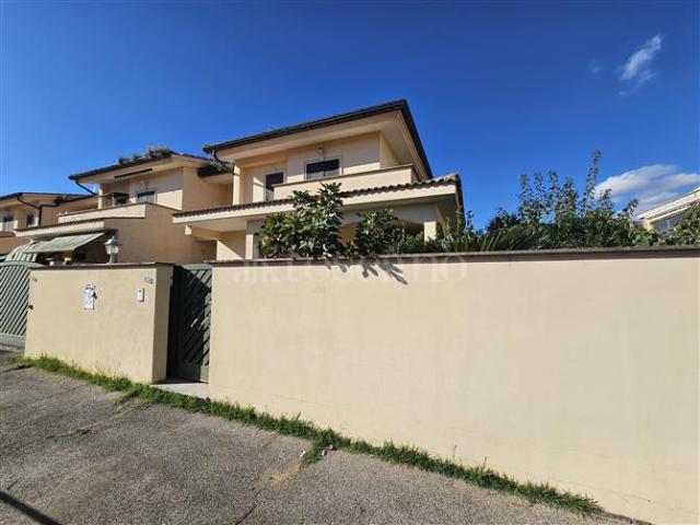 Villa Schiera in vendita a Villa Claudia, Roma Capitale