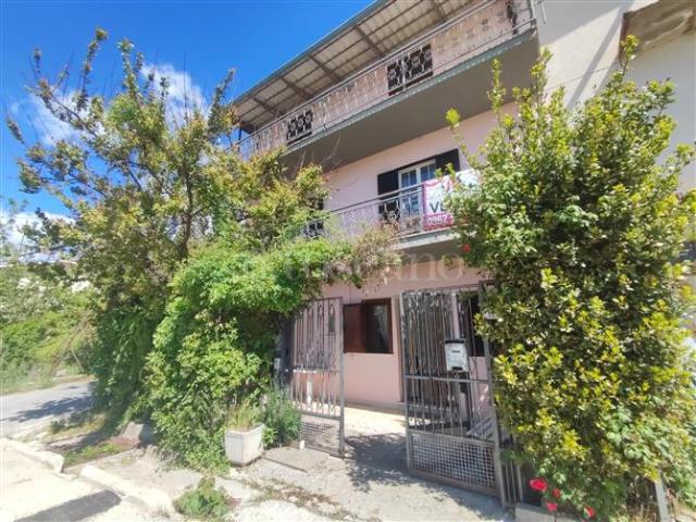 Villa Schiera in vendita a Tornimparte, Abruzzo
