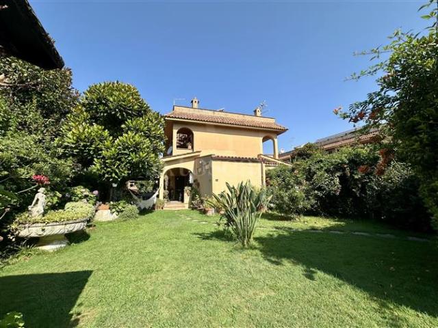 Villa Schiera in vendita a Melorosso, Roma Capitale