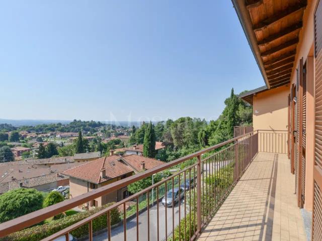 Villa Indipendente in affitto a Longone Al Segrino, Lombardia
