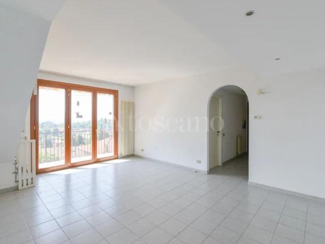 Villa Indipendente in affitto a Longone Al Segrino, Lombardia