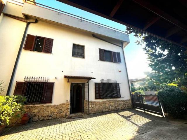 Villa Indipendente in vendita a San Donnino, Campi Bisenzio