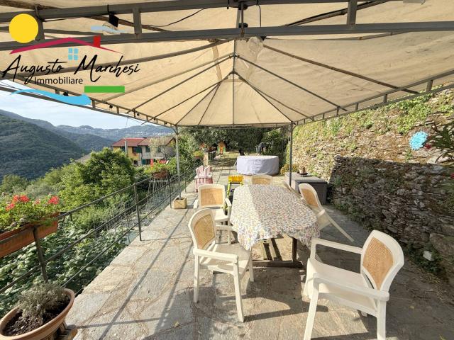 Villa Indipendente in vendita a Avegno