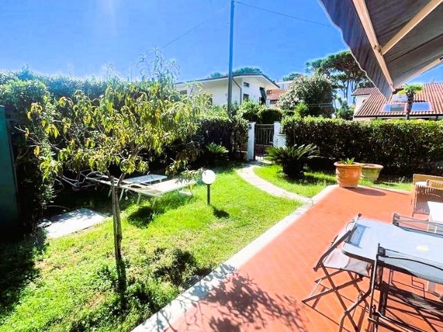 Villa Indipendente in vendita a Forte Dei Marmi, Toscana