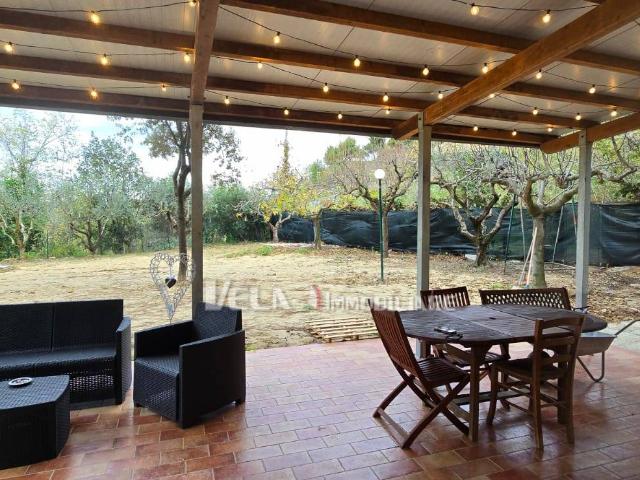 Villa Indipendente in vendita a Ponterotto, Marche