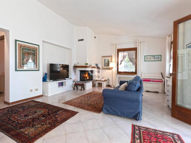 Villa Indipendente in vendita a Vejano, Lazio