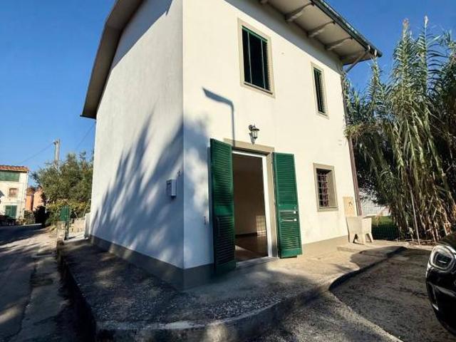 Villa Indipendente in affitto a Badia Pozzeveri, Altopascio