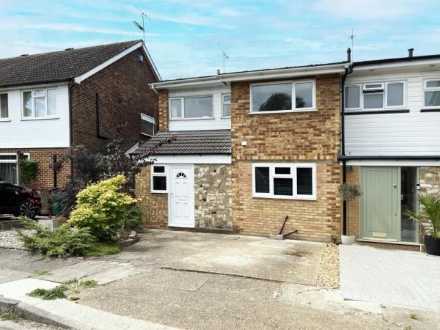 House for rent in Lower Halliford, Surrey