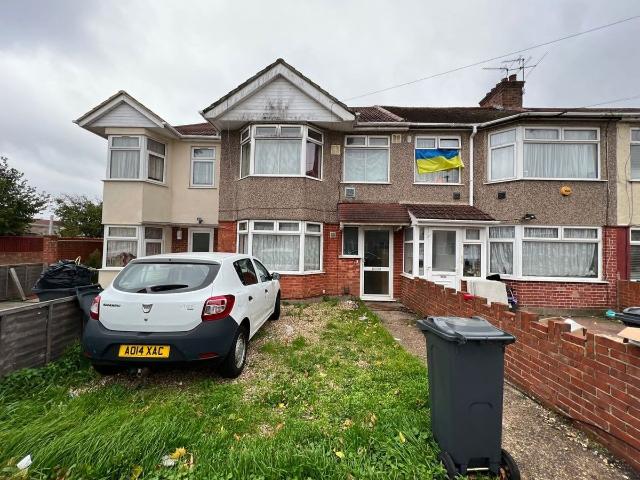 House for rent in Beavers, Greater London