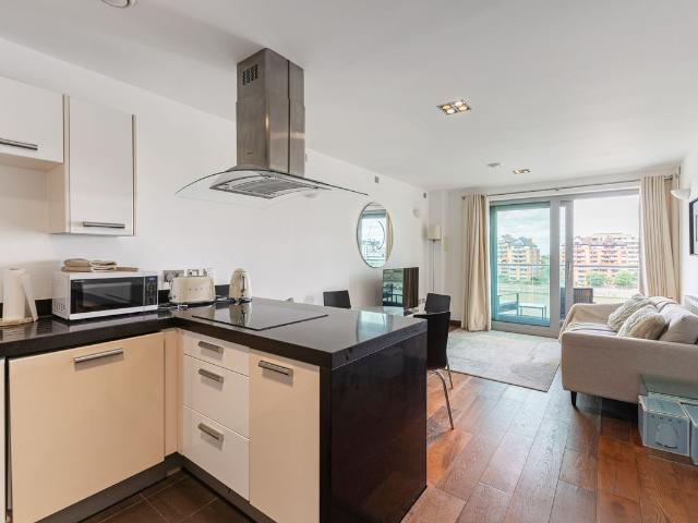 Apartment for rent in Battersea, Greater London