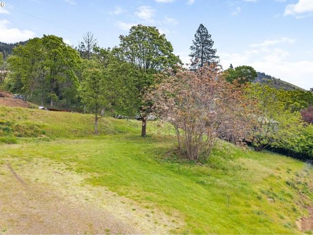 Land for sale in White Salmon, Washington