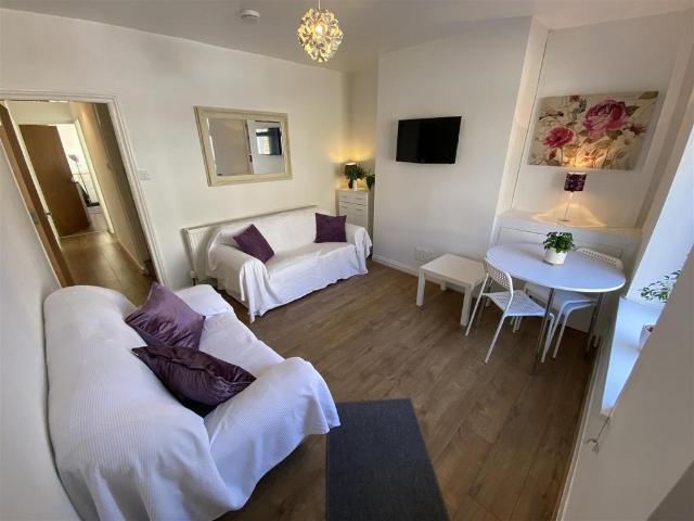 Apartment for rent in Greaves, Bare
