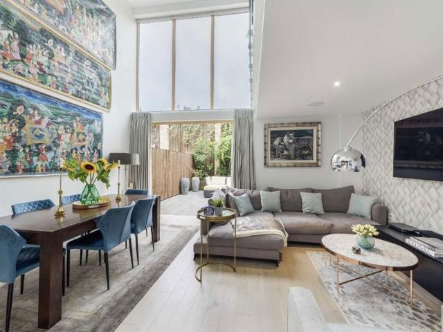 Townhouse for rent in Shepherd's Bush, Greater London