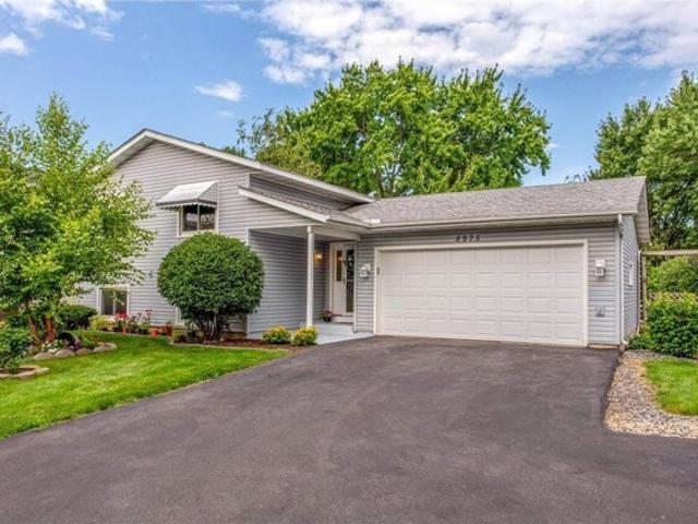 House for sale in Maple Grove House for sale in Maple Grove
