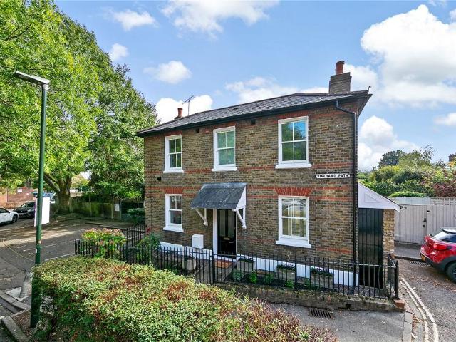 House for rent in Mortlake, Greater London