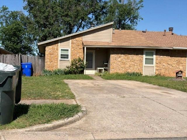 House for sale in Crestland Town Homes, Norman