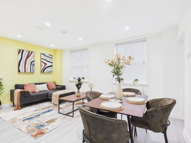 House for rent in Row Town, Surrey