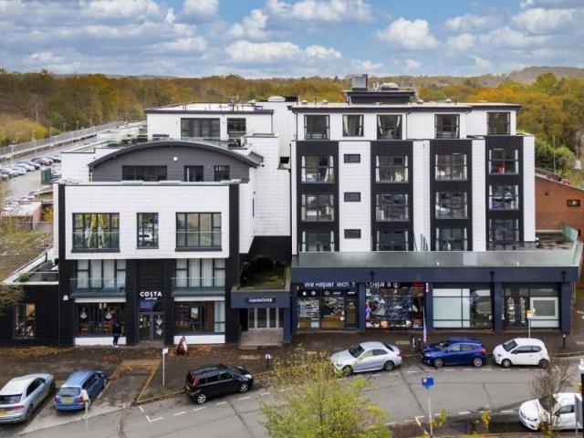Apartment for rent in Row Town, Surrey