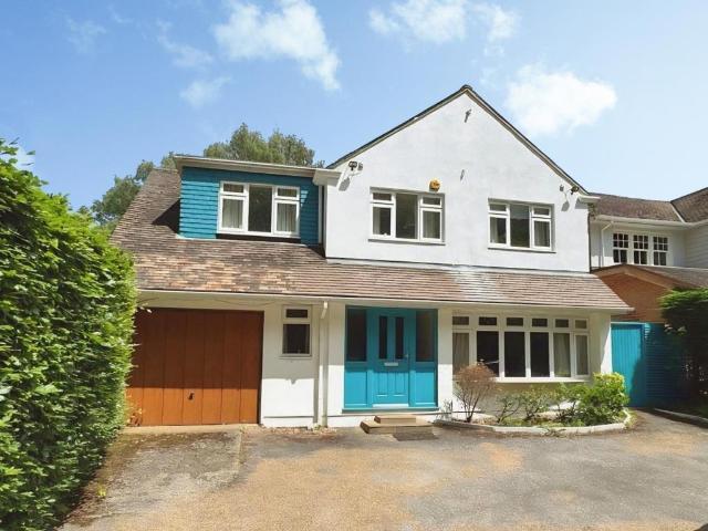 House for rent in Row Town, Surrey