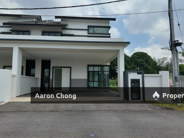 Terraced House for sale in Malaka