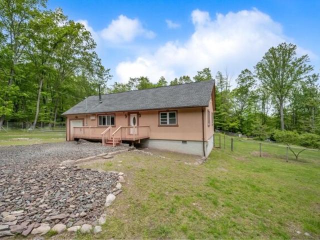 House for sale in Cresco