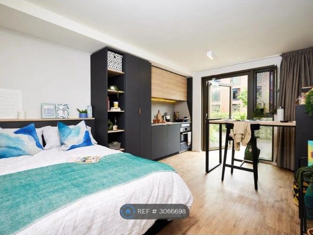 Studio for rent in Stirchley, Birmingham