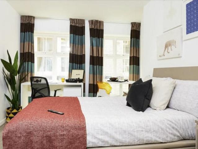 Studio for rent in Calderstones