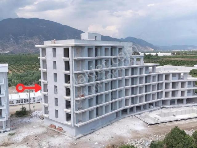 Kum, Finike içerisinde satılık mülk