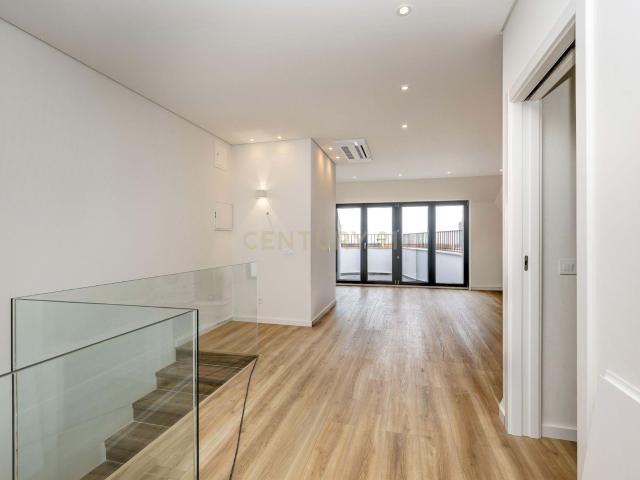 Apartamento venda em Via Rara, Santiago Dos Velhos