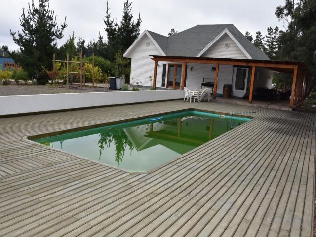 VIVABIEN PROPIEDADES VENDE ESPACIOSA CASA EN CONDOMINIO VALLE DEL ESTERO, CATAPILCO, ZAPALLAR