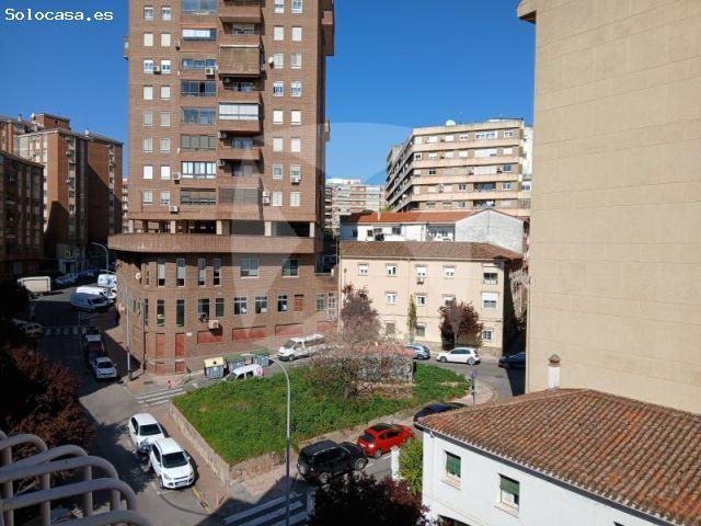Piso en venta en Reyes Huertas, Cáceres