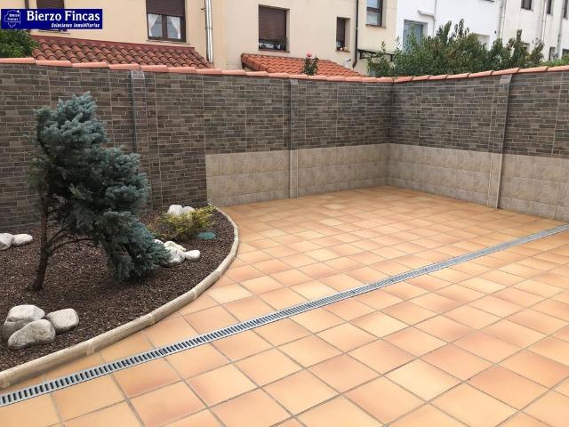 Chalet en venta en San Lorenzo - La Palomera - San Mamés, León