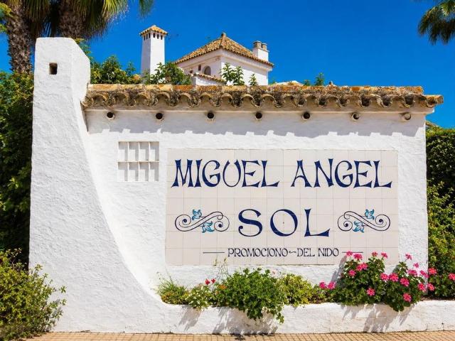 Chalet en alquiler en Nuevo Portil, Costa Occidental