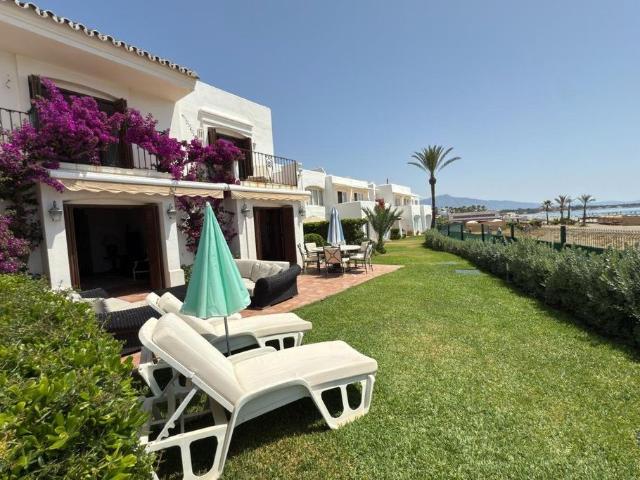 Villa en venta en Estepona