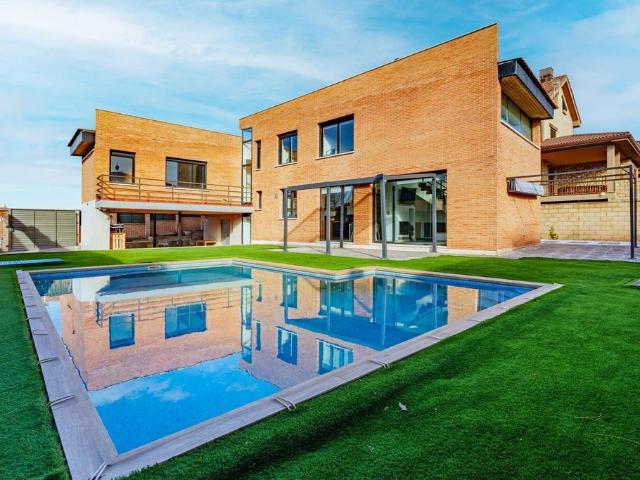 Chalet en venta en Chiloeches, Guadalajara