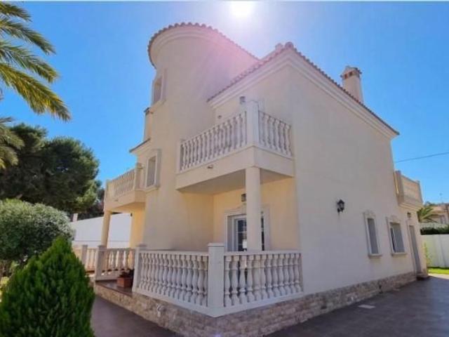 Chalet en venta en Urbanización La Zenia II, el Baix Segura / La Vega Baja