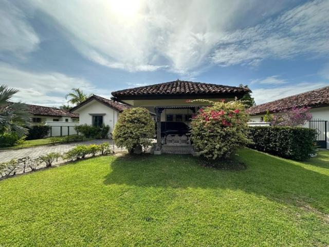 Vivienda de alto standing de 287 m2 Buena Ventura, Antón, Distrito de Antón, Provincia de Coclé