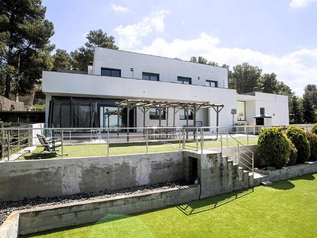 Villa en venta en Gelida