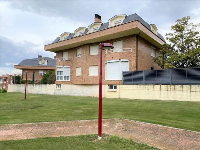Chalet en venta en Haro, La Rioja