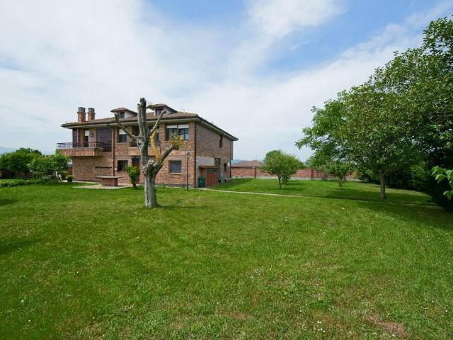 Chalet en venta en La Pesquera, Laredo