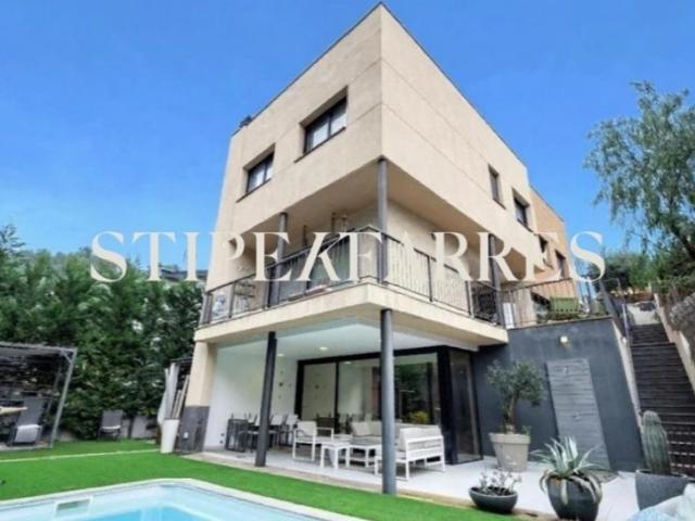 Chalet en alquiler en El Papiol, Barcelona