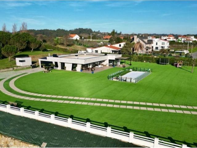 Chalet en venta en Oleiros, A Coruña