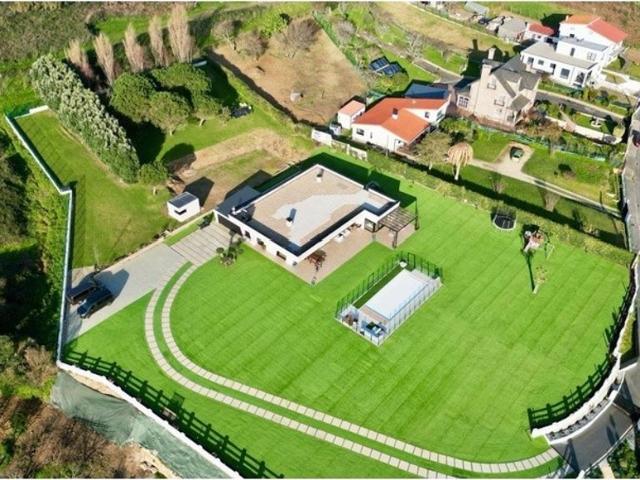Chalet en venta en Oleiros, A Coruña