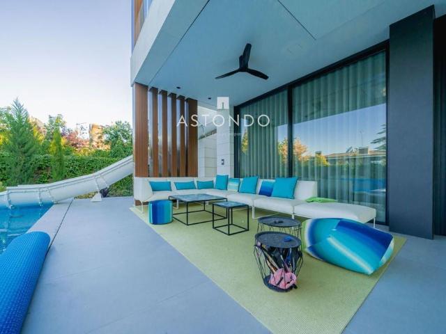 Villa en venta en Madrid, Piovera